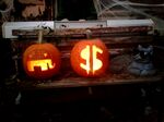 Thumbnail for File:2017-10-31 Kool Kat Chillaxin' with Jack o'Lanterns.jpg