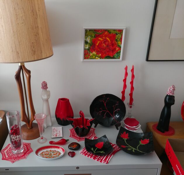 File:20250506 111557.cabinet top.crop.jpg