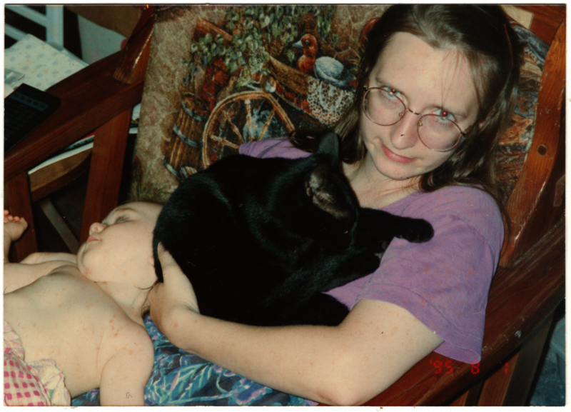 1995-08-01.scanned-2023-08-21.Livia Anna black cat in sturdy chair.600dpi.rot-crop.png
